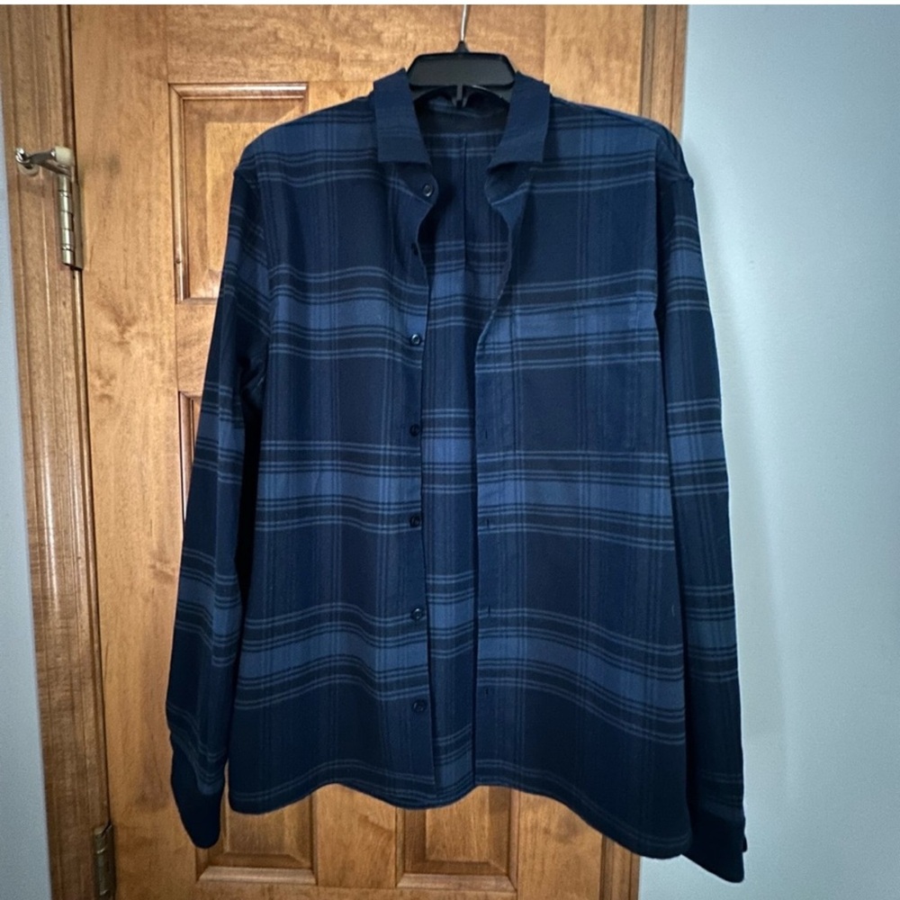 Lululemon Mason's Peak Flannel medium Navy Blue Plaid